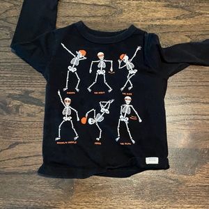 Gap Halloween dancing skeleton shirt 2T